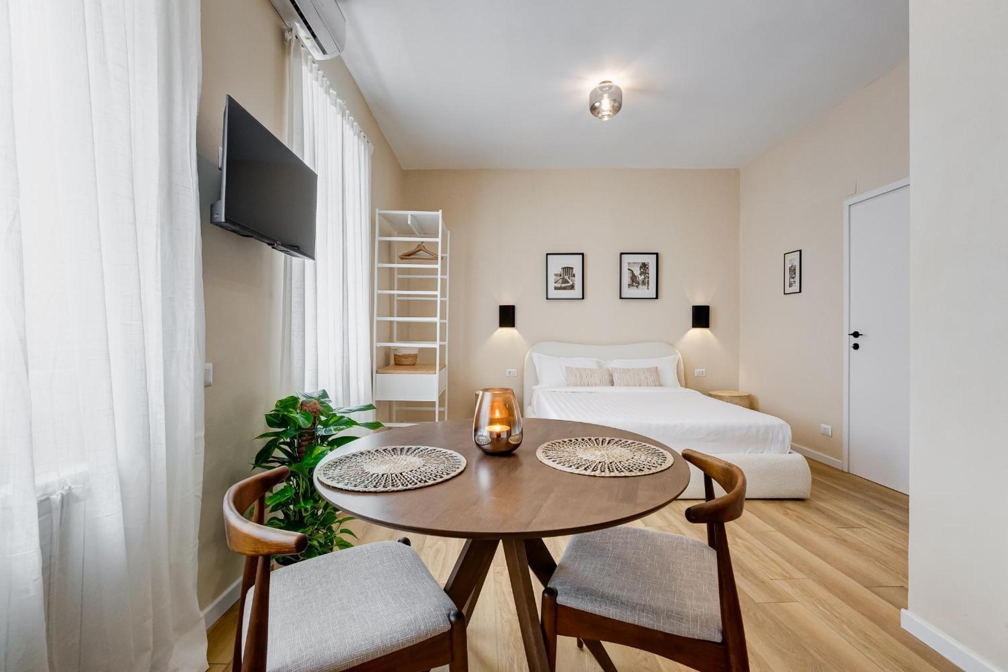 Urbana 24 Apartment